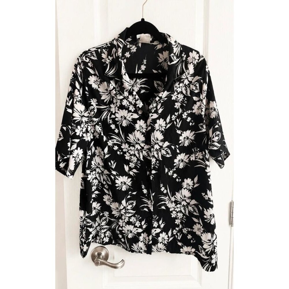 BonWorth Women’s Black & White Floral Button Front Blouse Size Large